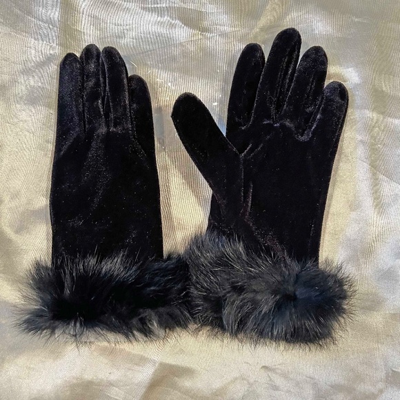 GLOVES, WITH RABBIT FUR CUFFS, BLACK, VELVET, ONE SIZE FITS MOST, TAGS ON, - Picture 3 of 3